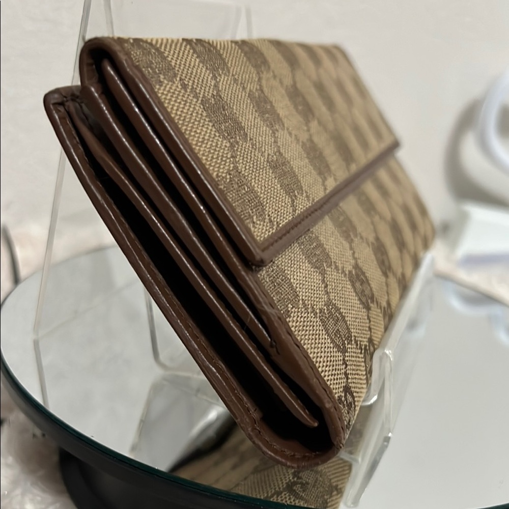 Gucci Monogram Tan Clutch Wallet Authentic EUC - Picture 4 of 17